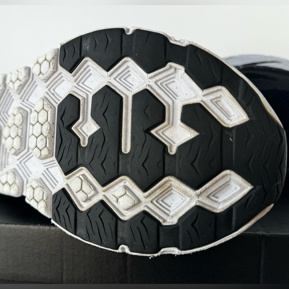 HOKA M CLIFTON 3.  Mens 8.5 PRE OWNED - Picture 11 of 12